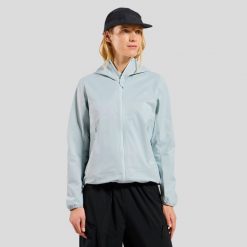 Kurtka damska ODLO Jacket hardshell ESSENTIAL 2.5L WATERPROOF. Niebieskie kurtki ODLO, l, bez wzorów, z hardshellu, bez kaptura. Za 829.99 zł.