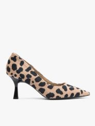 Beżowo-czarne czółenka w cętki ocelota. Brązowe czółenka Ryłko, bez wzorów, z gumy, eleganckie, bez obcasa, na szpilce, bez zapięcia. Za 329.99 zł.