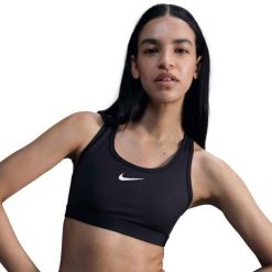 Damskie koszulka wszyte wkładki W NK SWSH MED SPT BRA. Czarne t-shirty sportowe Nike, s, bez wzorów, z materiału, bez ramiączek, dri-fit (nike). Za 185.85 zł.