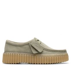 Półbuty Clarks. Zielone półbuty wsuwane Clarks, bez wzorów, bez obcasa, na płaskiej podeszwie. Za 389.99 zł.
