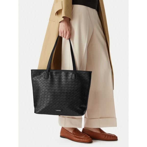 Torebka Lasocki. Czarne shopper bag Lasocki, bez wzorów, bez dodatków. Za 179.99 zł.