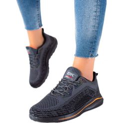 Szare Buty Sportowe DK czarne. Czarne buty treningowe DK, bez wzorów, bez zapięcia. Za 160.82 zł.