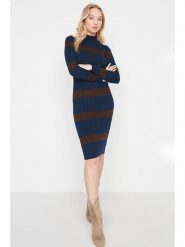 Trendyol Sukienka dzianinowa w kolorze brązowo-granatowym rozmiar: S. Niebieskie sukienki Trendyol, s, bez wzorów, z dzianiny, bez kołnierzyka, bez ramiączek, midi. Za 65.69 zł.