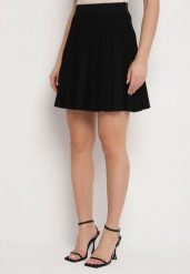 Czarna Plisowana Spódnica z Wysokim Stanem Galirinda. Czarne spódnice Born2be, na co dzień, m, bez wzorów, eleganckie, mini. W wyprzedaży za 67.99 zł.