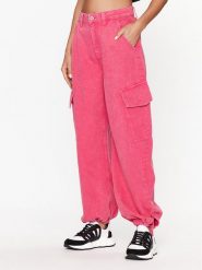 ONLY Jeansy 15305172 Różowy Cargo Fit. Czerwone jeansy ONLY, bez wzorów, z bawełny. Za 159.99 zł.