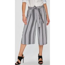 Answear - Spodnie Stripes Vibes. Spodnie materiałowe marki ANSWEAR. W wyprzedaży za 69.90 zł.