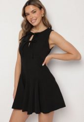 Czarna Rozkloszowana Sukienka Bez Rękawów z Ozdobnymi Wiązaniami Avelkio. Czarne sukienki Born2be, na spacer, m, bez wzorów, eleganckie, bez kołnierzyka, bez ramiączek, mini, rozkloszowane. Za 109.99 zł.