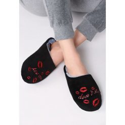 Czarno-Niebieskie Kapcie Importunate. Kapcie marki Born2be. Za 9.99 zł.