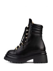 Loft37 Skórzane botki w kolorze czarnym rozmiar: 40. Czarne botki loft37, bez wzorów, ze skóry, bez obcasa, bez zapięcia. Za 587.99 zł.