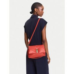 Torebka Tommy Hilfiger. Czerwone torebki klasyczne Tommy Hilfiger, bez wzorów, klasyczne, bez dodatków. Za 516.99 zł.