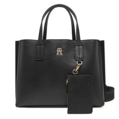 Torebka Tommy Hilfiger. Czarne torebki klasyczne Tommy Hilfiger, bez wzorów, klasyczne, bez dodatków. Za 419.99 zł.