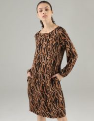 Sukienka w motyw zwierzęcy z jedwabiem. Sukienki Unisono, l, bez wzorów, bez kołnierzyka, bez ramiączek, midi. Za 259.00 zł.