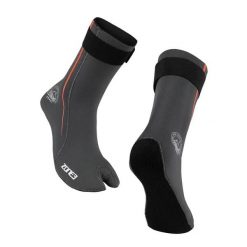 Skarpetki do pływania Zone3 Active-Flex. Czarne skarpetki ZONE3, bez wzorów, z materiału. Za 189.99 zł.