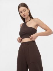 4F Crop top asymetryczny na jedno ramię damski S. Brązowe topy 4f, s, bez wzorów, z dzianiny, z asymetrycznym kołnierzem, bez ramiączek. Za 79.99 zł.