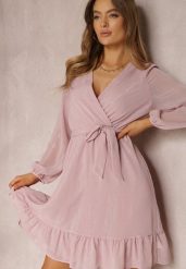 Różowa Sukienka Iphina. Czerwone sukienki Renee, m, z aplikacjami, z materiału, eleganckie, bez kołnierzyka, bez ramiączek, mini, kopertowe. W wyprzedaży za 83.99 zł.