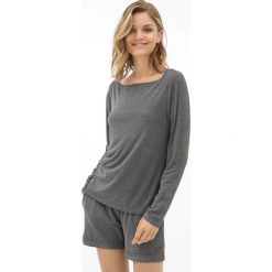 SZARA BLUZKA Z WISKOZY JUVIA. Szare bluzki Juvia, s, bez wzorów, z dżerseju, bez kołnierzyka, bez ramiączek. W wyprzedaży za 400.00 zł.