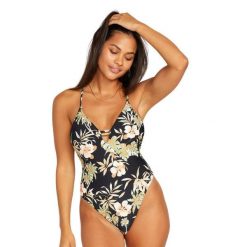 Strój kąpielowy jednoczęściowy Volcom For The Tide. Czarne stroje jednoczęściowe Volcom, bez wzorów, sportowe. W wyprzedaży za 344.95 zł.