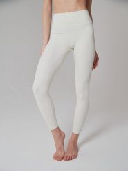 Onamaste Legginsy sportowe "Suzanna" w kolorze beżowym rozmiar: S/M. Brązowe legginsy Onamaste, m, bez wzorów, z materiału, z podwyższonym stanem, outdoorowe. Za 135.98 zł.