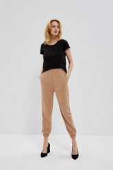 Spodnie jogger. Brązowe spodnie dresowe MOODO, bez wzorów, z dresówki, długie. W wyprzedaży za 29.99 zł.