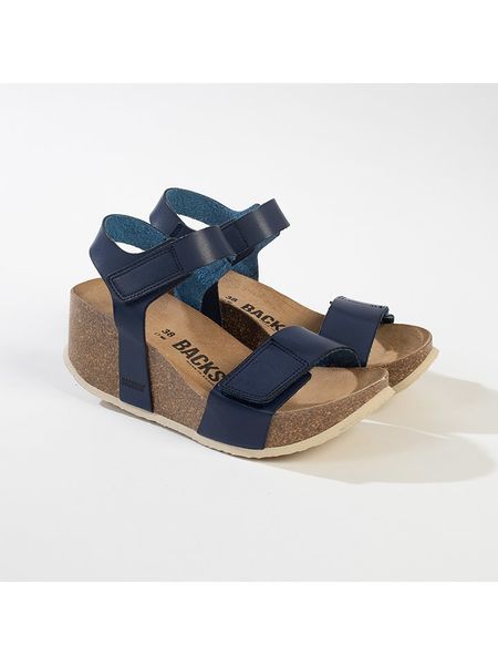 BACKSUN Sandały w kolorze granatowym na koturnie rozmiar: 37. Niebieskie sandały Backsun, bez wzorów, z otwartym noskiem, bez obcasa, na koturnie, bez zapięcia. Za 140.86 zł.