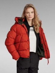 G-Star Kurtka pikowana w kolorze czerwonym rozmiar: XL. Czerwone kurtki G-Star, s, bez wzorów, z materiału, retro, bez kaptura. Za 499.19 zł.
