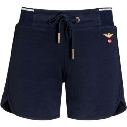 Szorty AERONAUTICA MILITARE. Niebieskie szorty Aeronautica Militare, bez wzorów, z dzianiny. W wyprzedaży za 288.00 zł.