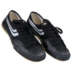 Buty do sztuk walki Kwon. Czarne buty treningowe KWON, bez wzorów, bez zapięcia. Za 147.00 zł.