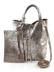 Amara Skórzana torebka "Paisley" w kolorze jasnoróżowym - 23 x 23 x 9 cm rozmiar: onesize. Różowe torebki klasyczne Amara, bez wzorów, z materiału, przez ramię, bez dodatków. Za 318.37 zł.