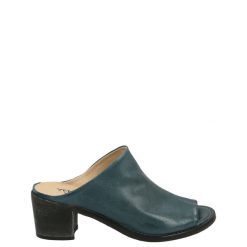 ZIELONE KLAPKI DAMSKIE SIMONAM14 FI JAV. Zielone klapki Venezia, bez wzorów, ze skóry, bez obcasa, bez zapięcia. Za 299.00 zł.