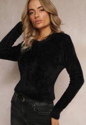 Czarny Sweter z Puchatej Dzianiny z Trójkątnym Dekoltem Bouse. Czarne swetry Renee, bez wzorów, z dzianiny, casualowe, bez ramiączek. W wyprzedaży za 51.99 zł.