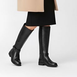 Kozaki damskie Filippo, wysoka cholewka i płaski obcas bez ocieplenia, czarne, DKZ7331-25-BK. Czarne kozaki Filippo, z aplikacjami, z materiału, eleganckie, przed kolano, bez obcasa, na obcasie, bez zapięcia. Za 195.99 zł.