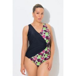 Damskie Strój kąpielowy efekt kopertowy miękkie miseczki ozdobna sprzączka. Czarne stroje jednoczęściowe Ulla Popken, bez wzorów, z elastanu, sportowe. Za 239.99 zł.