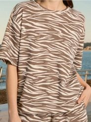 Bluza z krótkim rękawem w zeberkę - wielobarwny. Bluzy Sinsay, l, bez wzorów, bez ramiączek, bez kaptura. W wyprzedaży za 15.99 zł.