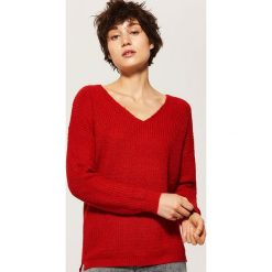 Sweter z dekoltem w serek - Czerwony. Swetry marki DOMYOS. W wyprzedaży za 39.99 zł.