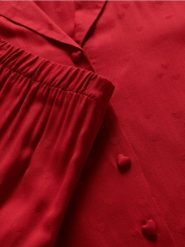 Dwuczęściowa piżama z wiskozy - czerwony. Czerwone piżamy Reserved, l, bez wzorów, z wiskozy, bez kołnierzyka, bez ramiączek. W wyprzedaży za 99.99 zł.