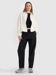 4F Spodnie casual damskie - czarne M. Czarne spodnie materiałowe 4f, bez wzorów, z bawełny, casualowe. W wyprzedaży za 99.99 zł.