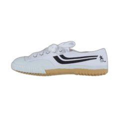 Buty do sztuk walki Kwon. Białe buty treningowe KWON, bez wzorów, bez zapięcia. Za 147.00 zł.