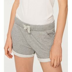 Dresowe szorty - Jasny szar. Szare szorty sportowe Reserved, z dresówki. Za 29.99 zł.