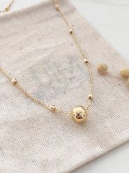 Atelier MIU Pozłacany naszyjnik z elementami ozdobnymi - dł. 42 cm rozmiar: onesize. Żółte naszyjniki atelier MIU, z materiału, pozłacane. Za 50.45 zł.