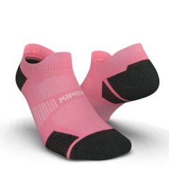 Skarpetki do biegania Kiprun Run 900 niskie cienkie. Niebieskie skarpetki KIPRUN, bez wzorów, z elastanu. W wyprzedaży za 14.99 zł.