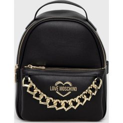 Love Moschino plecak damski kolor czarny mały z aplikacją. Czarne plecaki Love Moschino, z aplikacjami, do ręki, bez dodatków. Za 989.99 zł.