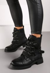 Czarne Botki w Streetwearowym Stylu Ozdobione Nitami i Naszywką Lirelina. Czarne botki Renee, z aplikacjami, z jeansu, rockowe, bez obcasa, na obcasie, bez zapięcia. W wyprzedaży za 101.49 zł.