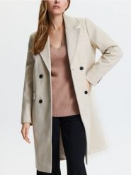 Płaszcz dwurzędowy - kremowy. Białe płaszcze Sinsay, l, bez wzorów, eleganckie, bez kaptura. Za 119.99 zł.
