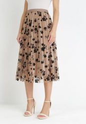 Ciemnobeżowa Tiulowa Spódnica z Welurowym Wzorem w Kwiaty i Gumką w Pasie Iyosi. Brązowe spódnice Born2be, bez wzorów, z tiulu, midi. Za 69.99 zł.