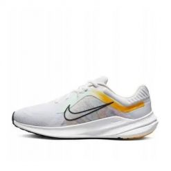 Buty do biegania damskie Nike Quest 5 Premium. Białe buty do biegania Nike, bez wzorów, z materiału, bez zapięcia, do biegania. Za 418.00 zł.