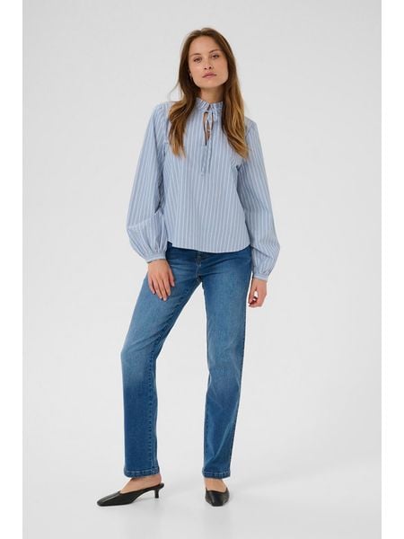 Kaffe Bluzka w kolorze błękitnym rozmiar: 40. Niebieskie bluzki Kaffe, bez wzorów, z bawełny, bez kołnierzyka, bez ramiączek. Za 152.98 zł.