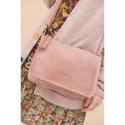 Torebka Lacjum BS Brudny róż. Czerwone torebki klasyczne blue shadow, bez wzorów, z zamszu, małe, zamszowe, bez dodatków. Za 249.90 zł.