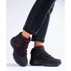 Wysokie damskie buty trekkingowe DK czarne. Czarne buty trekkingowe bez zapięcia. Za 231.50 zł.