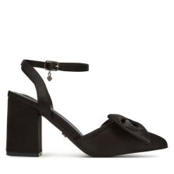 Czółenka DeeZee. Czarne czółenka DeeZee, bez wzorów, bez obcasa, bez zapięcia. Za 129.99 zł.