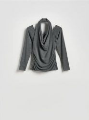 Bluzka z ozdobnym dekoltem - ciemnoszary. Szare bluzki Reserved, l, bez wzorów, z dzianiny, bez kołnierzyka, bez ramiączek. Za 89.99 zł.